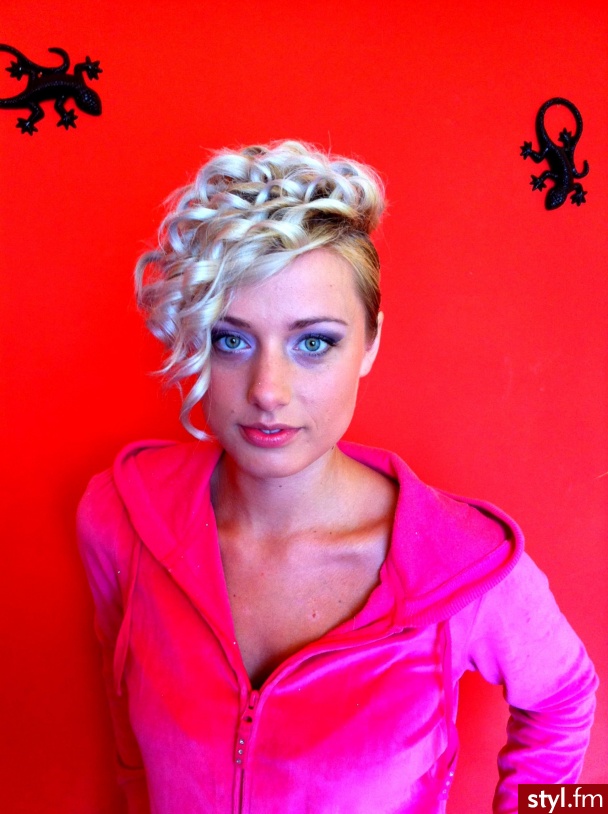 Blond Upięcie Kręcone Wieczorowe Krótkie Fryzury