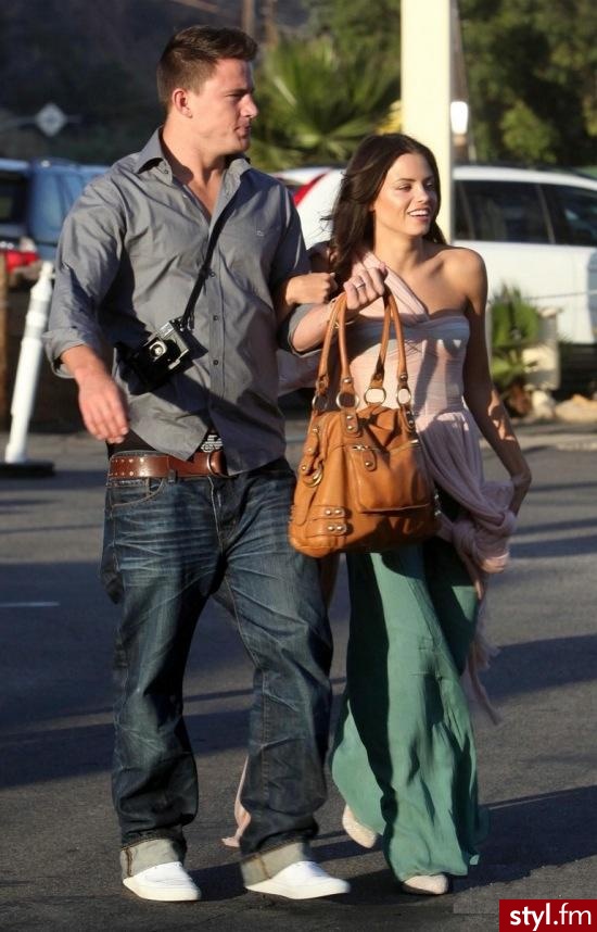 Jeśli jest napisz i podaj link ;) 
Channing Tatum i Jenna Dewan - Pozostałe Ciuchy Moda