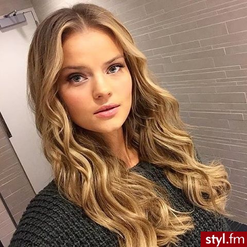 Blond Rozpuszczone Kręcone Na co dzień Długie Fryzury