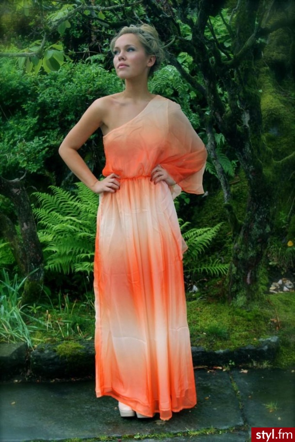 Sukienki Moda