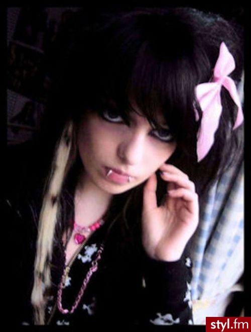 Jeśli zdjęcie już jest w galerii powiedz :) - EMO Alternatywne Średnie Fryzury
