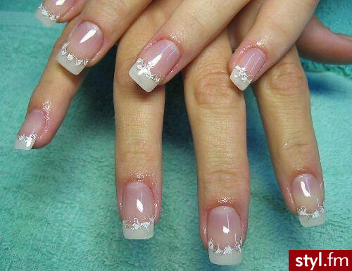 Autor: iga4 delikatne kwiatki. Autor: <b>iga4</b><br /> naturalne przedluzenie zelami Akzentz+ zdobienie - Paznokcie