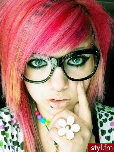 to nie moja fotka ^^ jeżeli to zdjecie znajduje sie juz w galerii prosze napisac, to usune xd - EMO Alternatywne Średnie Fryzury