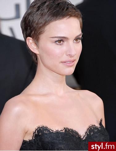 Jeśli jest napisz i podaj link ;) 
Natalie Portman - Krótkie Fryzury