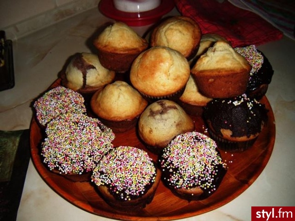 Muffiny. Dziś naszła mnie ochota na muffiny :) zrobiłam 2 rodzaje cieniowane i z niespodzianka - Misz-masz