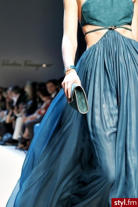 Sukienki Moda