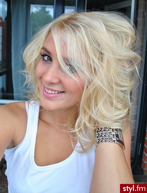 Blond Rozpuszczone Kręcone Na co dzień Średnie Fryzury