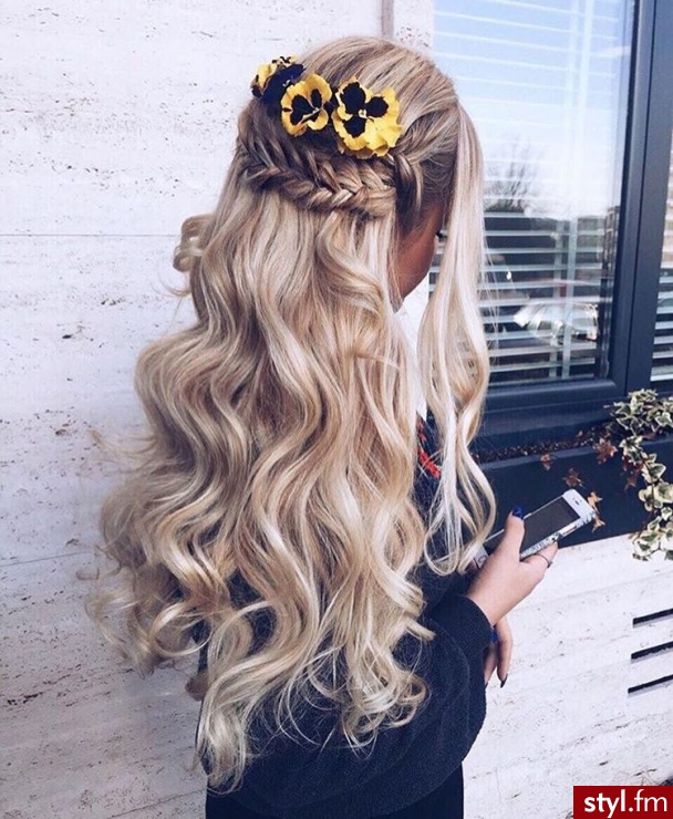Blond Rozpuszczone Kręcone Na co dzień Długie Fryzury