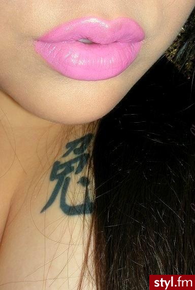 LIPS:  - Nivea A Kiss of Smoothness SPF4 Lip Balm  - NYX Slim Lip Pencil in Pale Pink  - NYX Round Lipstick in Narcissus combined with Power  - Revlon Super Lustrous Lipgloss in Pink Pop (lightly dabbed & blended for shine) - Dzienne Makijaże