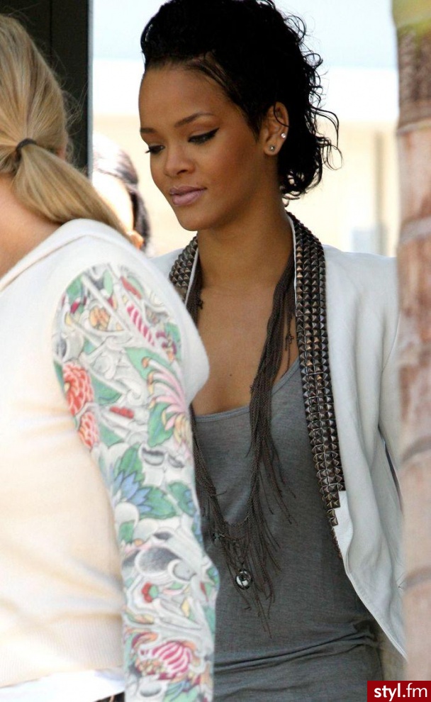 Robyn RIHANNA Fenty 5 - Krótkie Fryzury