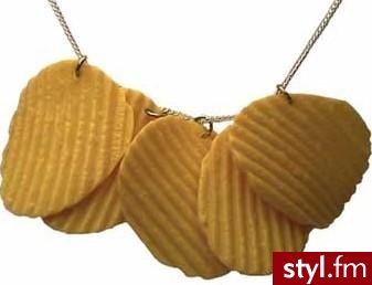 Naszyjnik... z chipsami! Cena: £42  / zauważyłam, że ktoś z nudów polubił dawać mi same oceny jeden. jeśli masz jaja, to napisałbyś chociaż, dlaczego ;) - Pozostałe Dodatki Moda
