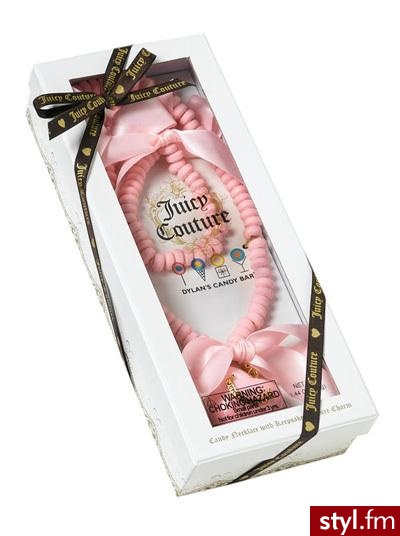 Pamiętacie naszyjniki zrobione ze słodyczy? ;) Teraz wspomnienia z dzieciństwa przywołuje Juicy Couture, dzięki swojemu słodkiemu naszyjnikowi. :) Cena: $32. - Pozostałe Dodatki Moda
