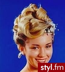 fryzury ślubne galeria zdjęć. Fryzury ślubne, wieczorowe. fryzury ślubne galeria zdjęć - Internetowy Katalog Fryzur IKF.com.pl, propozycje fryzur na każdą okazję np. fryzury pasemka - Ślubne Średnie Fryzury
