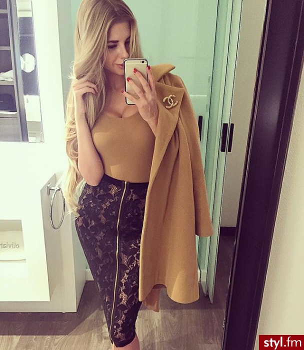 Średnie Spódnice Moda