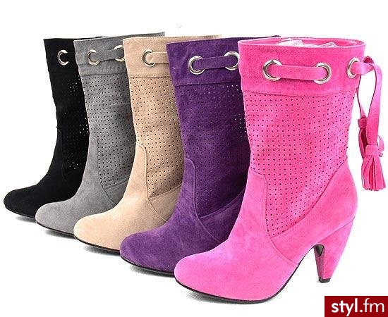 mam takie czarne i siwe , ale troszkę dluższę powiedzcie co o nich sądzicie :) - Pozostałe Buty Moda