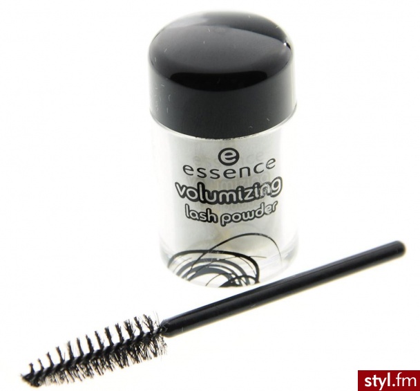 Essence Volumizing Lash Powder Pogrubiający puder do rzęs - Dzienne Makijaże