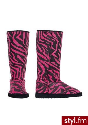 http://store.delias.com/item.do?categoryID=2082&itemID=50895&sizeFilter=&colorFilter=&brandFilter=


W galeri sa chyba takie kolorowe jeszcze ,nie pamietam czy rozowe sa ale jak sa to skasuje ;] - Pozostałe Buty Moda