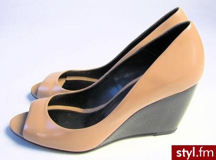 Podobno Zara ;) - Pozostałe Buty Moda