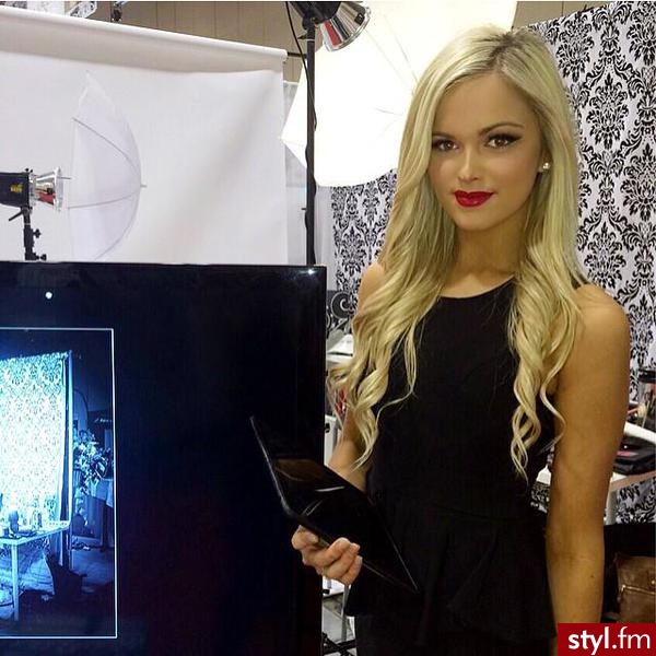 Blond Rozpuszczone Kręcone Wieczorowe Długie Fryzury