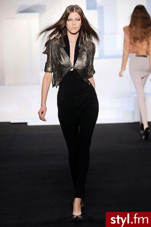 Jeżeli zdjęcie znajduje się już w galerii poproszę o link - Moda uliczna Inne Moda