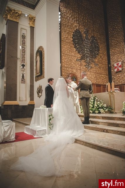 Moja suknia ślubna <3 Zabrania się kopiowania zdjęć!Wszystkie przypadki kradzieży zdjęć i umieszczanie ich na innych portalach a zwłaszcza podszywanie się pod moją osobę będą zgłaszane!!! (Dz.U.1994 nr 24 poz. 83 Ustawa z dnia 4 lutego 1994 r. o praw - Suknie ślubne Ślub Moda