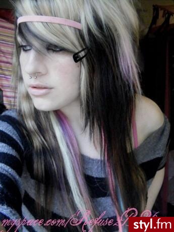 to nie moja fotka ^^ jeżeli to zdjecie znajduje sie juz w galerii prosze napisac, to usune xd - EMO Alternatywne Średnie Fryzury