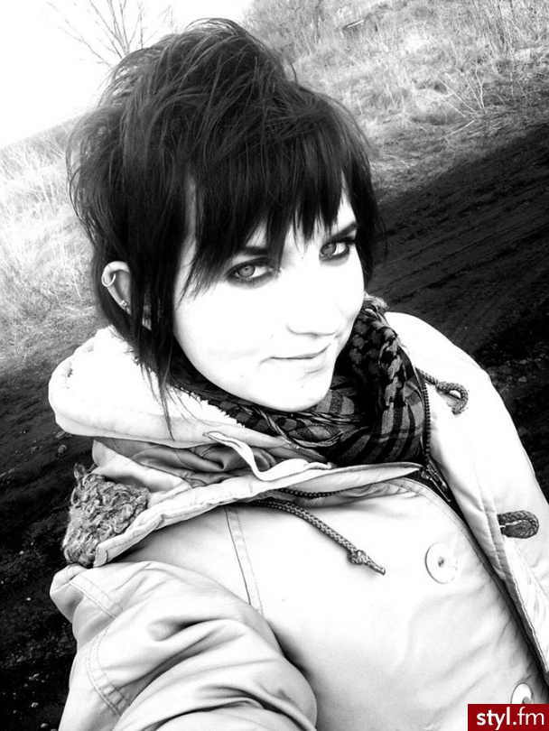 naturalne emo. blaaaaah, blaaaah.. - Średnie Fryzury