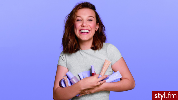 florence by mills, nowa marka kosmetyczna od Millie Bobby Brown, jest już w Polsce. Wszystkie produkty przeznaczone do pielęgnacji cery i makijażu, zostały zaprojektowane z myślą o młodych odbiorcach. Szukajcie ich w drogerii Douglas. Polecamy! - Makijaże
