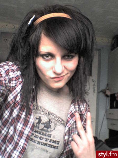 jbc pisac..^^
13537093;] - EMO Alternatywne Średnie Fryzury