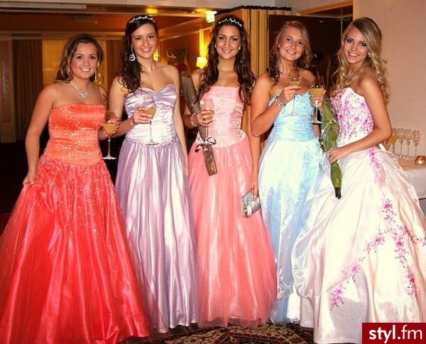 Sukienki Moda