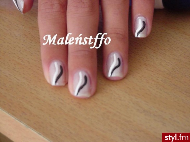 Autor: Ffrubka Skromne, ale maja coś w sobie;]. Autor: <b>Ffrubka</b><br /> - Paznokcie