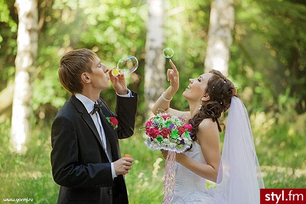 Brązowe Upięcie Kręcone Ślubne Długie Fryzury