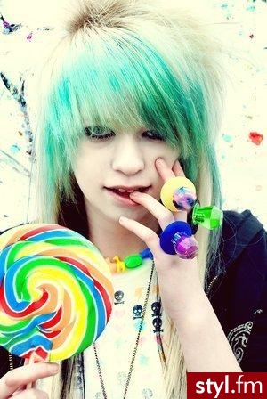 to nie moja fotka ^^ jeżeli to zdjecie znajduje sie juz w galerii prosze napisac, to usune xd - EMO Alternatywne Średnie Fryzury