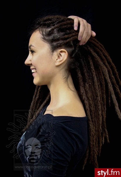 Dredy http://www.dread-zone.pl - Dredy Alternatywne Średnie Fryzury