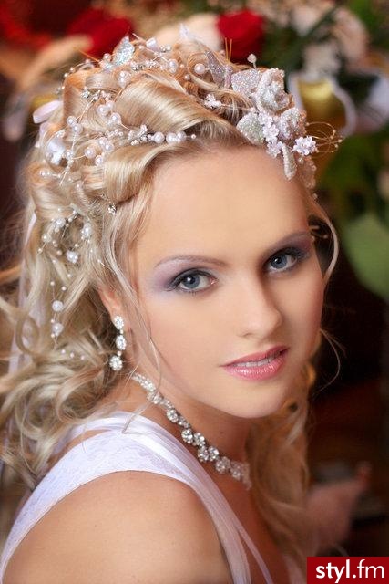Ślubne Średnie Fryzury