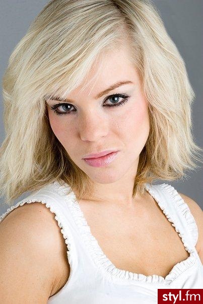 Katie Piper.... modelka oblana kwasem siarkowym....zdj. przed - Średnie Fryzury