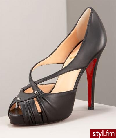 Śliczne skórzane buciki od Louboutina. Cena: $895 - Pozostałe Buty Moda