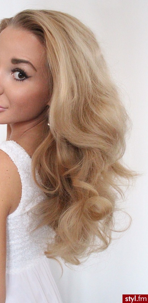 Blond Rozpuszczone Kręcone Wieczorowe Długie Fryzury