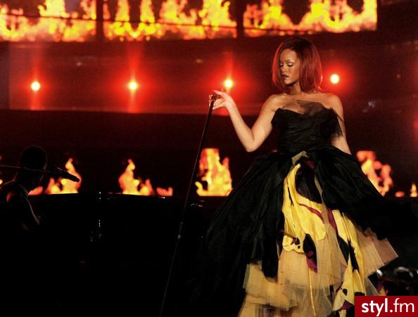 rihanna2 - Sukienki Moda