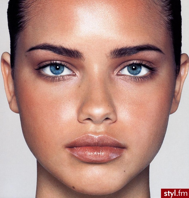 Adrianna Lima. Adrianna Lima - Długie Fryzury