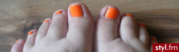 Pedicure hybrydowy. Neonowy soczysty pomarańcz :) Kolor na zdjęciach bardzo podobny do tego "na żywo" praktyczine taki sam :) - Kwadratowe Naturalne Paznokcie