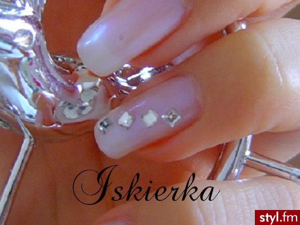 Autor: Iskierka kwadratowe cyrkonie z bliska. Autor: <b>Iskierka</b><br /> - Paznokcie