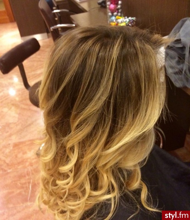 Koloryzacja Sombre z Olaplex, kolor i cięcie Julia Salon For Hair. - Blond Rozpuszczone Kręcone Na co dzień Długie Fryzury