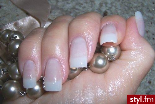 Kremowy żel & Swarovski:) - Paznokcie