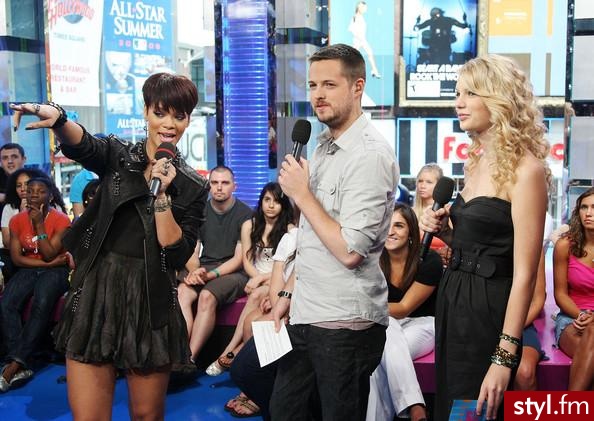 Rihanna & Taylor Swift -MTV TRL The Cast Of \"Love Guru\" - Moda uliczna Inne Moda