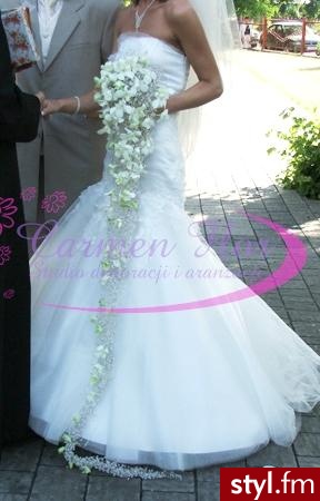 ...bukiet ślubny...strasznie długi...ale i tak piękny... - Bukiety ślubne Ślub Moda