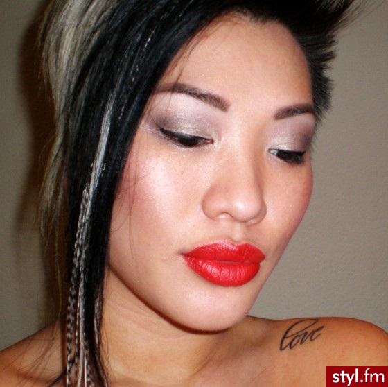 USTA USTA. Revlon Really Red which on my lips is a dupe for MAC Ruby Woo - Makijaże