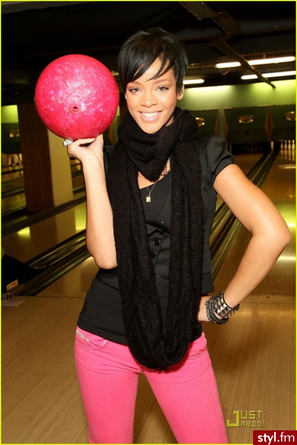 Rihanna  & bowling - Moda uliczna Inne Moda