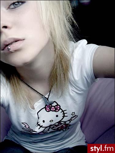 ;> - EMO Alternatywne Średnie Fryzury