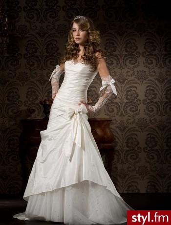say yes to the dress :). http://www.kleinfeldbridal.com/index.cfm?pid=52&item_id=11110&RowID=24&page=1 - Suknie ślubne Ślub Moda